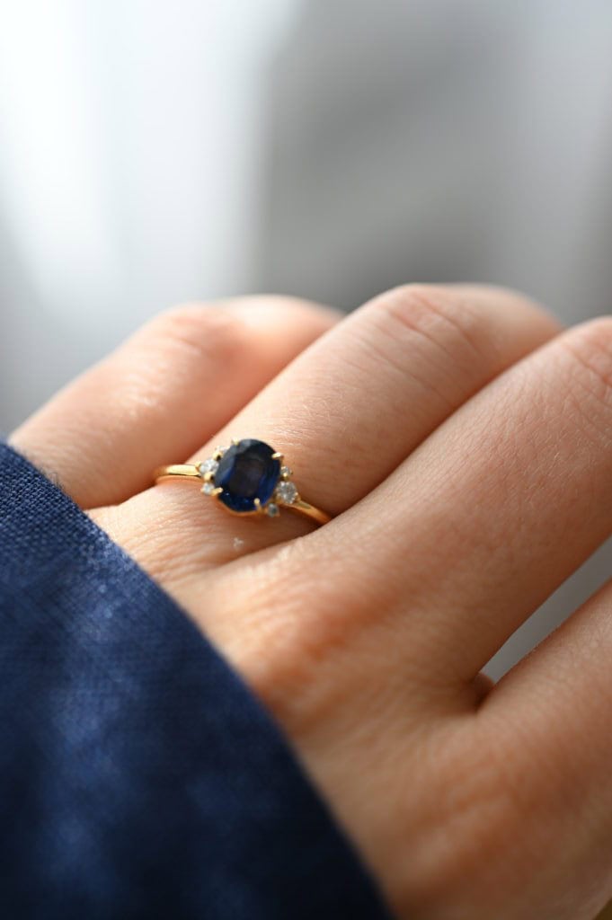 Пръстен със сапфир и диаманти