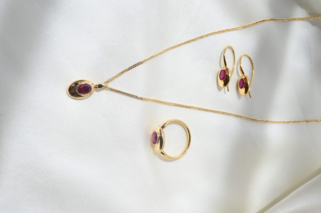 Комплект с Рубини цвят Гълъбова кръв