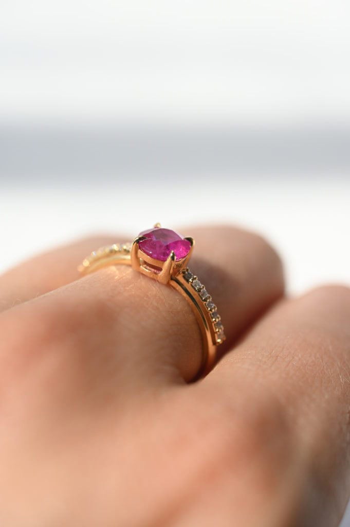 Златен пръстен с рубин и диаманти