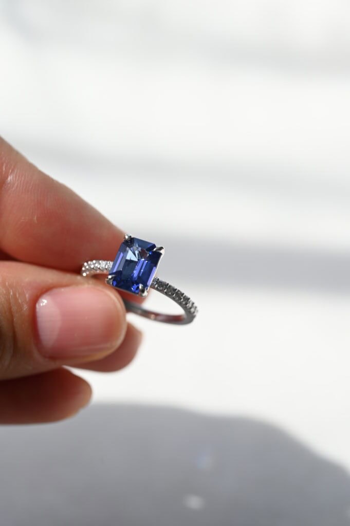 диамантен пръстен с танзанит