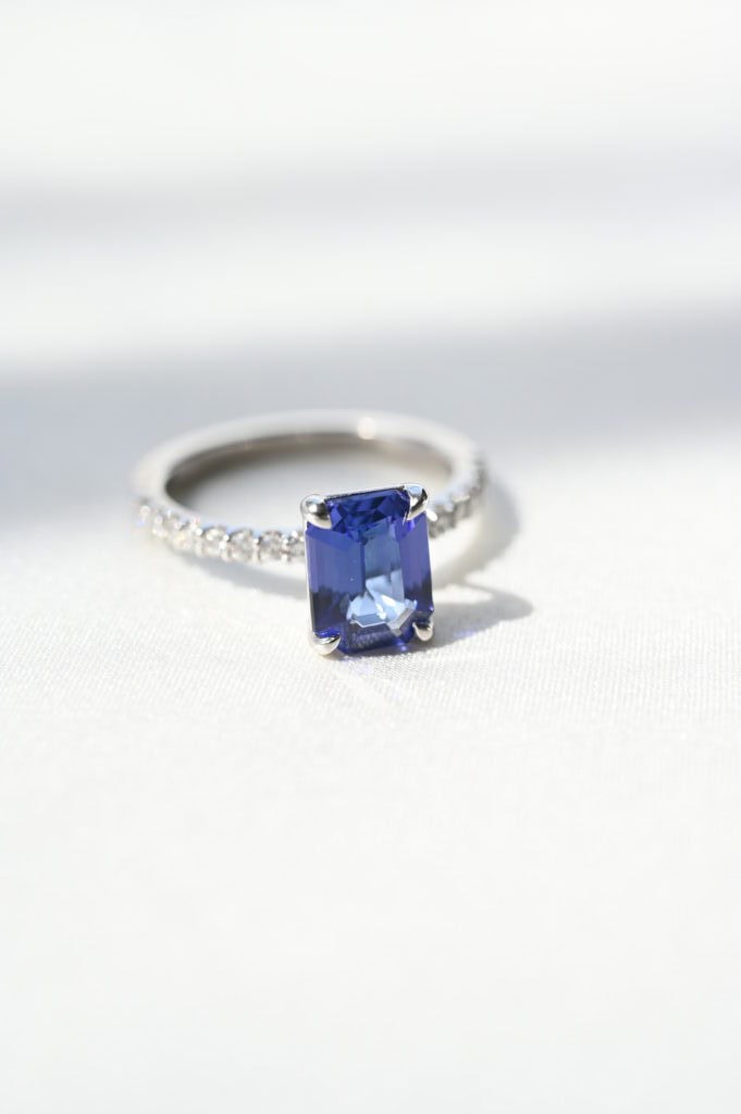 Пръстен с танзанит и диаманти
