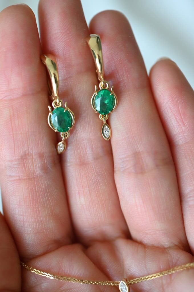 Обици с изумруди и диаманти