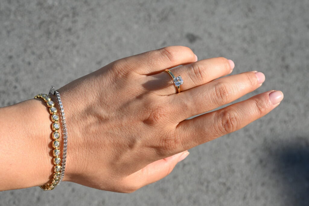 годежен пръстен с бял сапфир в 14к злато