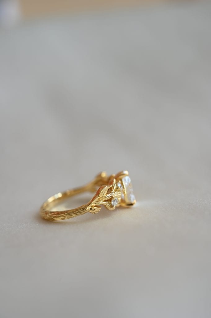 Флорален пръстен с диамант