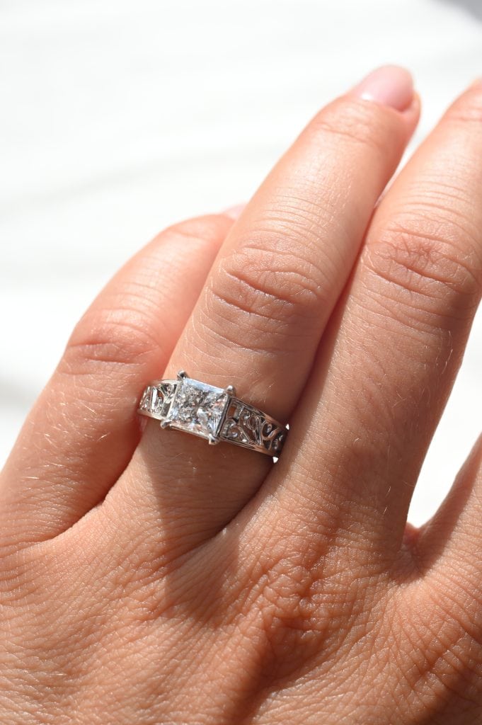 Платинен годежен пръстен с 1 карат диамант