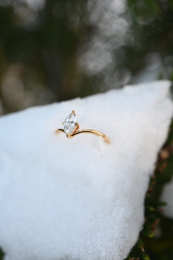 Годежен пръстен с 0.52ct Диамант Маркиза